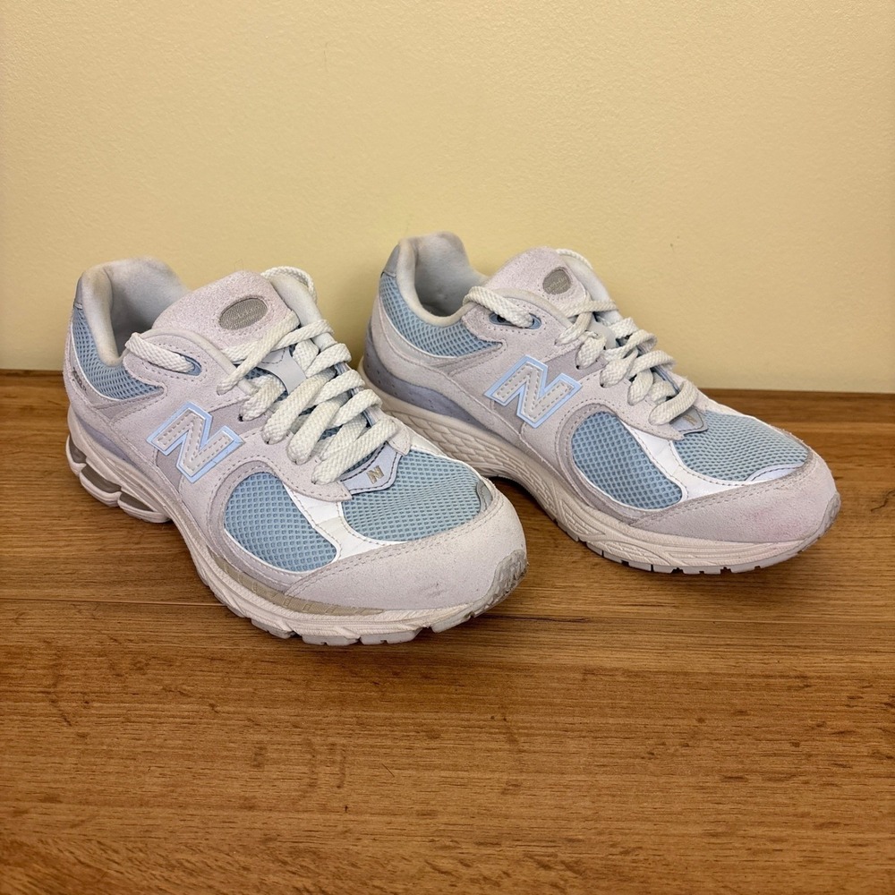NEW BALANCE 2002R Womens Athletic Running Shoes Sneaker Size 7D Wide Blue Gray